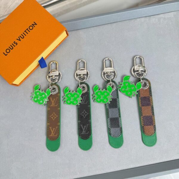 designer,replica,clothing,fake,1:1,lv,luxury,high quality MO2558 Packaging LV Crab Pendant Leather Keychain Bag Pendant Accessories (YBHND)