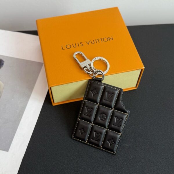 designer,replica,clothing,fake,1:1,lv,luxury,high quality New arrival ️M01478️Louis Vuitton chocolate keychain pendant (MUK01)