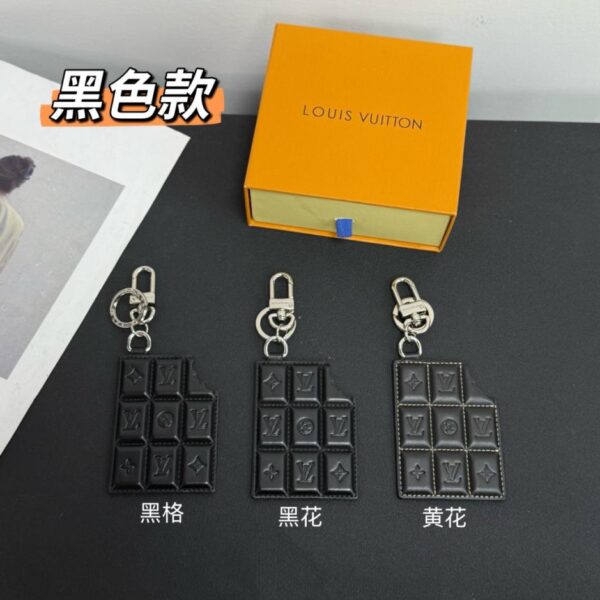 designer,replica,clothing,fake,1:1,lv,luxury,high quality New arrival ️M01478️Louis Vuitton chocolate keychain pendant (X4NRO)