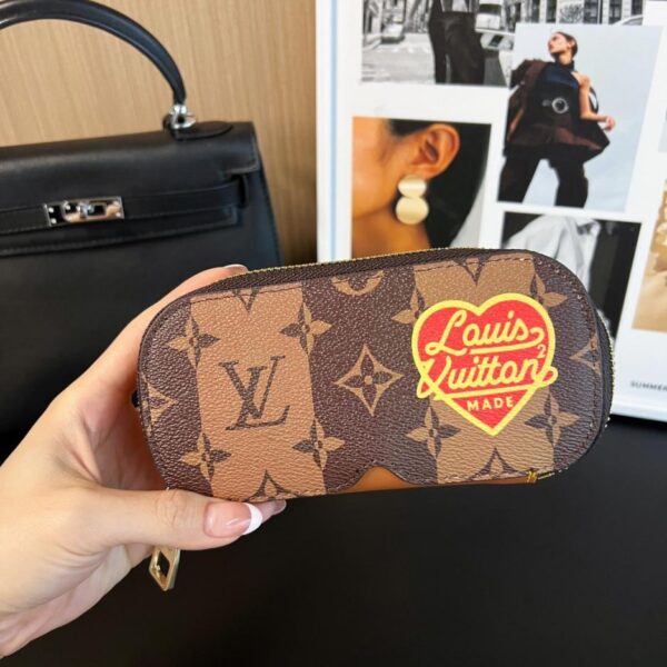 designer,replica,clothing,fake,1:1,lv,luxury,high quality New arrival, 17 colors, large glasses case, Louis Vuitton new WOODY glasses case, sunglasses case code G10654 (1IMNP)