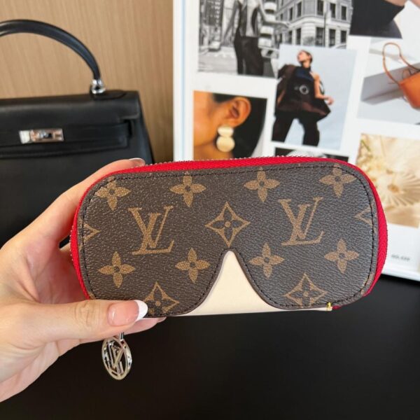 designer,replica,clothing,fake,1:1,lv,luxury,high quality New arrival, 17 colors, large glasses case, Louis Vuitton new WOODY glasses case, sunglasses case code G10654 (4JO6C)