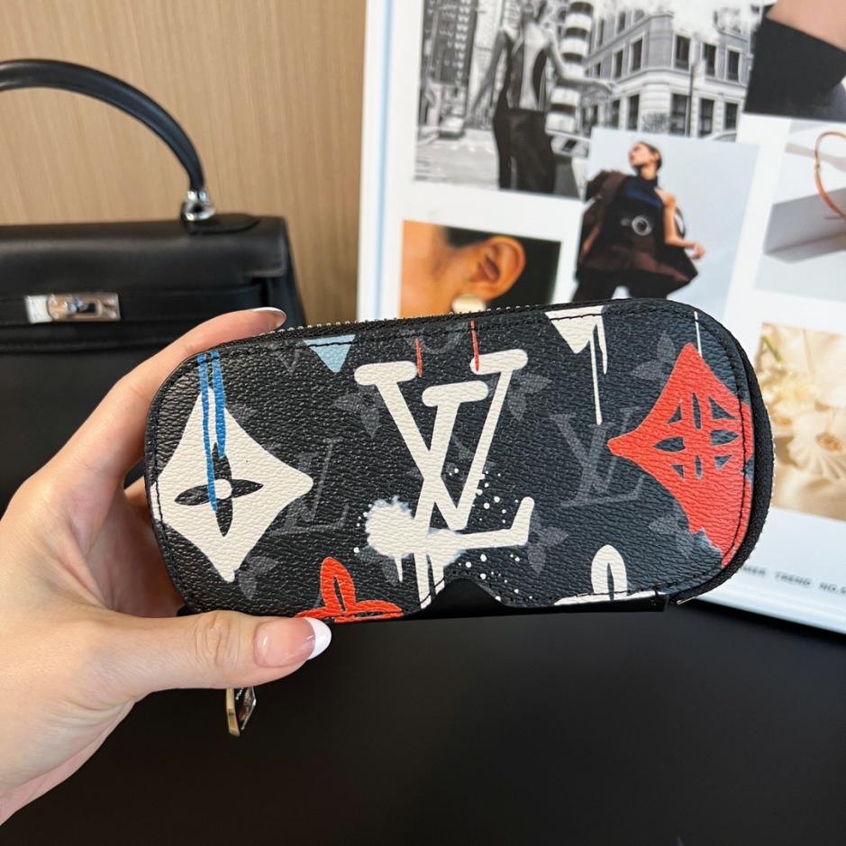 designer,replica,clothing,fake,1:1,lv,luxury,high quality New arrival, 17 colors, large glasses case, Louis Vuitton new WOODY glasses case, sunglasses case code G10654 (AXYF7) designer,replica,clothing,fake,1:1,lv,luxury,high quality New arrival, 17 colors, large glasses case, Louis Vuitton new WOODY glasses case, sunglasses case code G10654 (AXYF7)