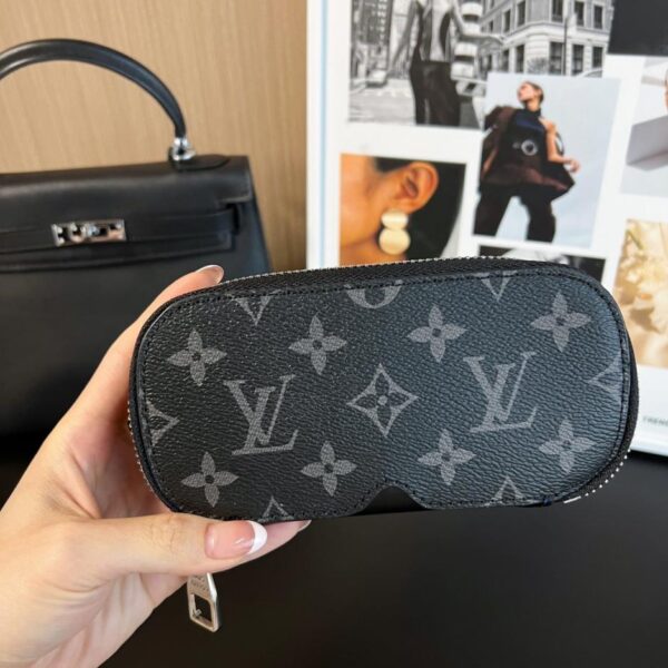 designer,replica,clothing,fake,1:1,lv,luxury,high quality New arrival, 17 colors, large glasses case, Louis Vuitton new WOODY glasses case, sunglasses case code G10654 (JM5FQ)
