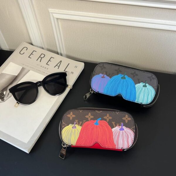 designer,replica,clothing,fake,1:1,lv,luxury,high quality New arrival 17 colors large glasses case Louis Vuitton new woody glasses case sunglasses case code G10654 (579F4)