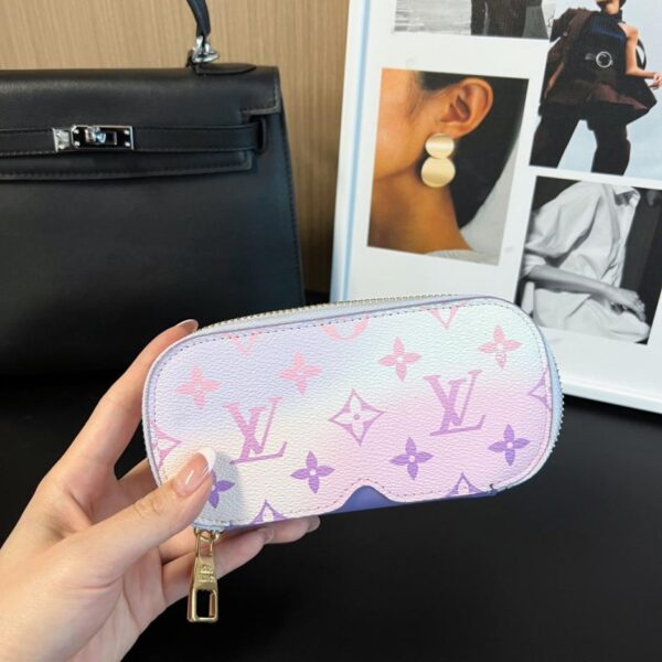 designer,replica,clothing,fake,1:1,lv,luxury,high quality New arrival, 17 colors, large glasses case, Louis Vuitton new WOODY glasses case, sunglasses case code G10654 (EKZLJ)