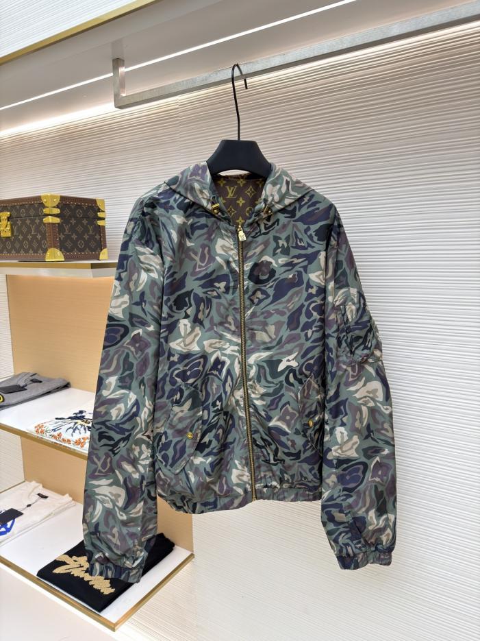 designer,replica,clothing,fake,1:1,lv,luxury,high quality LOUIS VUITTON Camouflage print reversible hooded jacket (2V3F9) designer,replica,clothing,fake,1:1,lv,luxury,high quality LOUIS VUITTON Camouflage print reversible hooded jacket (2V3F9)