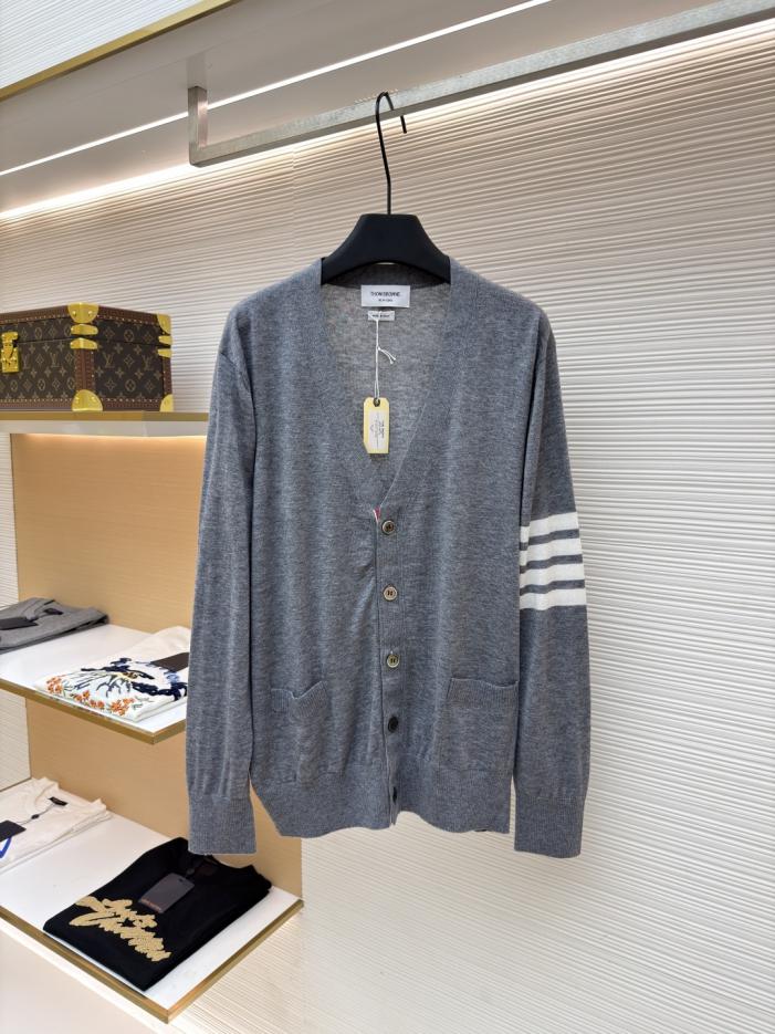 designer,replica,clothing,fake,1:1,lv,luxury,high quality THOM BROWNE Fine Wool Cardigan (GTQFH) designer,replica,clothing,fake,1:1,lv,luxury,high quality THOM BROWNE Fine Wool Cardigan (GTQFH)