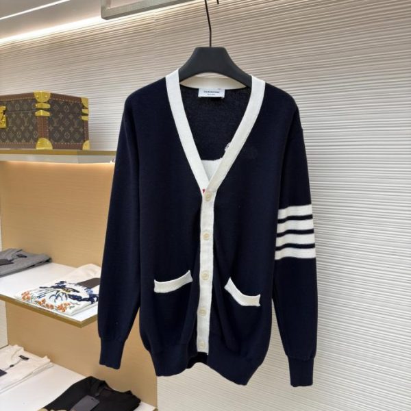 designer,replica,clothing,fake,1:1,lv,luxury,high quality THOM BROWNE reverse bottom V-neck puppy cardigan (VIQFI)