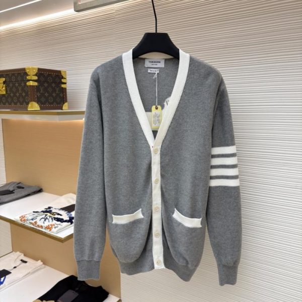 designer,replica,clothing,fake,1:1,lv,luxury,high quality THOM BROWNE reverse bottom V-neck puppy cardigan (TM46Q)