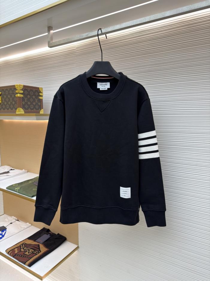 designer,replica,clothing,fake,1:1,lv,luxury,high quality Thom Browne classic four-bar crew neck sweatshirt with slit hem (OWE8Z) designer,replica,clothing,fake,1:1,lv,luxury,high quality Thom Browne classic four-bar crew neck sweatshirt with slit hem (OWE8Z)