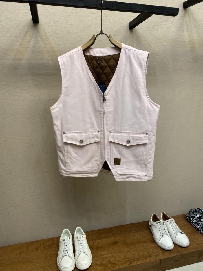 designer,replica,clothing,fake,1:1,lv,luxury,high quality LV show model Nigo collaboration pocket work vest (CV1DL) designer,replica,clothing,fake,1:1,lv,luxury,high quality LV show model Nigo collaboration pocket work vest (CV1DL)