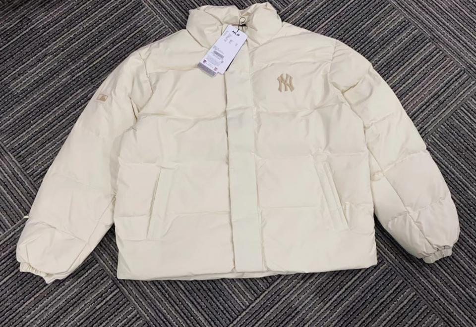 designer,replica,clothing,fake,1:1,lv,luxury,high quality Authentic MLB back hollow large logo down jacket MLB logo large logo print on the back (2JRE5) designer,replica,clothing,fake,1:1,lv,luxury,high quality Authentic MLB back hollow large logo down jacket MLB logo large logo print on the back (2JRE5)