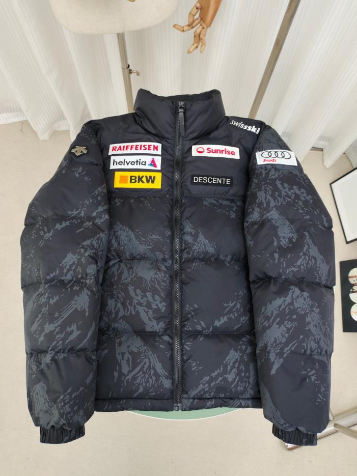 designer,replica,clothing,fake,1:1,lv,luxury,high quality Genuine new red label Descente down jacket Snow Mountain Black Multi-label Audi logo Ski Style HEAT NAVI short down jacket (Z4B7X) designer,replica,clothing,fake,1:1,lv,luxury,high quality Genuine new red label Descente down jacket Snow Mountain Black Multi-label Audi logo Ski Style HEAT NAVI short down jacket (Z4B7X)
