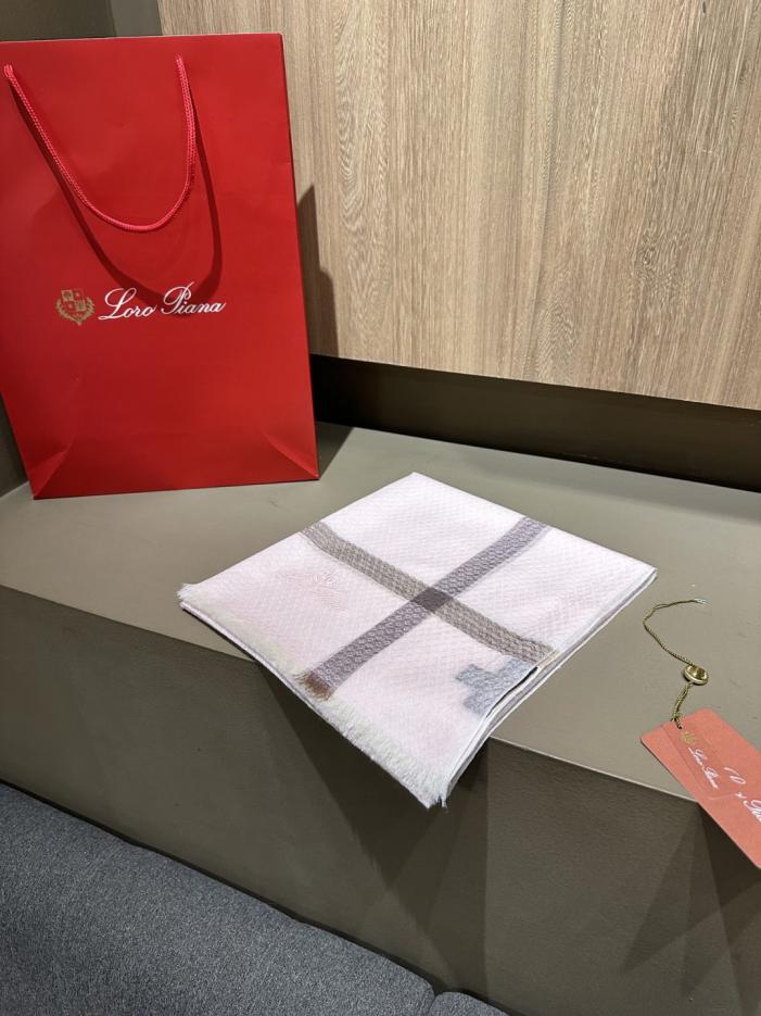 designer,replica,clothing,fake,1:1,lv,luxury,high quality Loro Piana handkerchief, sophisticated color scheme, 100% water-soluble wool (8ATA9). designer,replica,clothing,fake,1:1,lv,luxury,high quality Loro Piana handkerchief, sophisticated color scheme, 100% water-soluble wool (8ATA9).