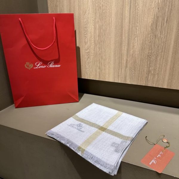 designer,replica,clothing,fake,1:1,lv,luxury,high quality Loro Piana handkerchief, sophisticated color scheme, 100% water-soluble wool (QO9HZ).