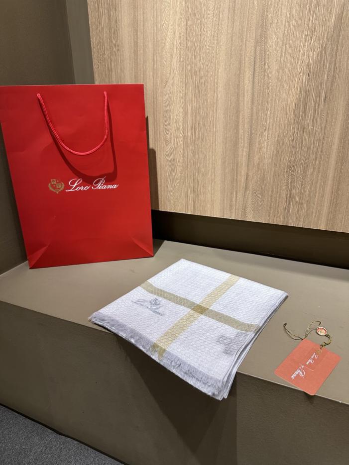designer,replica,clothing,fake,1:1,lv,luxury,high quality Loro Piana handkerchief, sophisticated color scheme, 100% water-soluble wool (QO9HZ). designer,replica,clothing,fake,1:1,lv,luxury,high quality Loro Piana handkerchief, sophisticated color scheme, 100% water-soluble wool (QO9HZ).