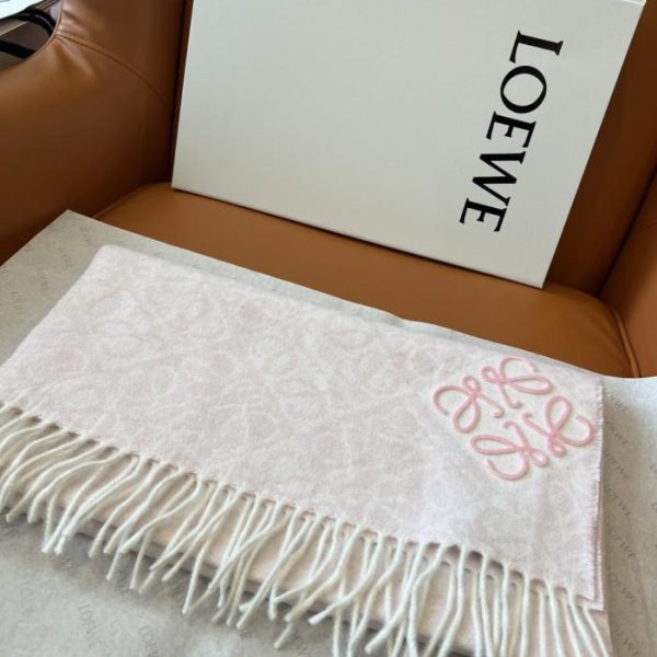 designer,replica,clothing,fake,1:1,lv,luxury,high quality Loewe double-faced wool and cashmere scarf with corner trim featuring an Anagram tufted embroidered logo (7S9U3)