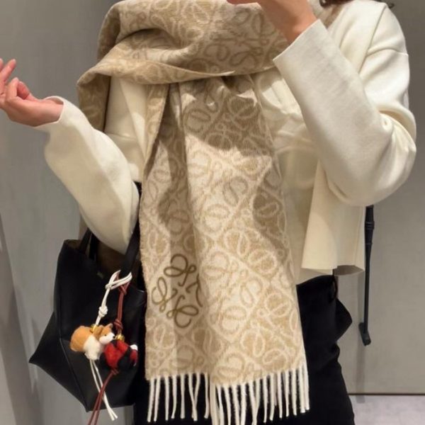 designer,replica,clothing,fake,1:1,lv,luxury,high quality Loewe double-faced wool and cashmere scarf with corner trim and Anagram tufted embroidered logo (LL0XH).