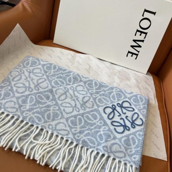 designer,replica,clothing,fake,1:1,lv,luxury,high quality Loewe double-faced wool and cashmere scarf with corner trim featuring an Anagram tufted embroidered logo (VHVBQ).