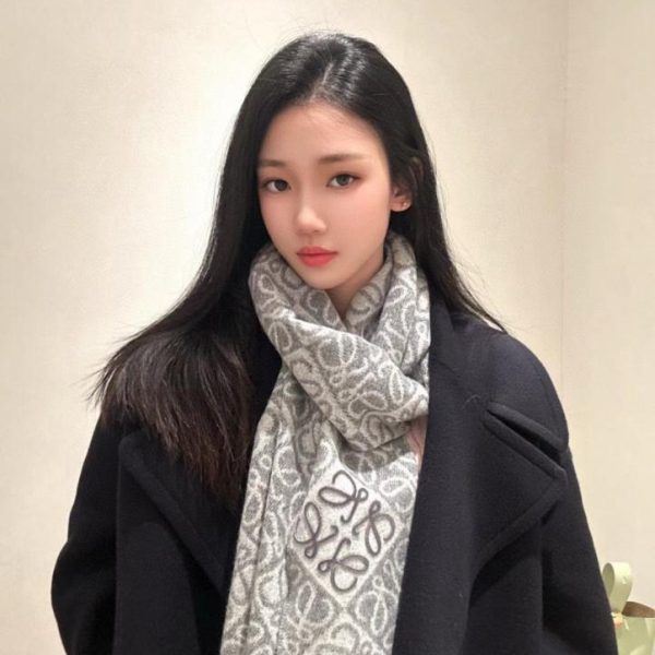 designer,replica,clothing,fake,1:1,lv,luxury,high quality Loewe double-faced wool and cashmere scarf with corner trim featuring an Anagram tufted embroidered logo (ZJ094)