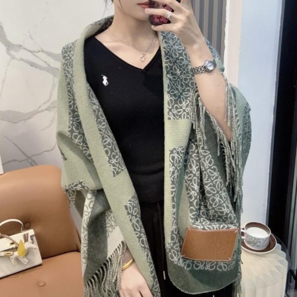 designer,replica,clothing,fake,1:1,lv,luxury,high quality Loewe’s new Khaki Green milk tea camel two-tone wool jacquard blanket shawl (NISY3)