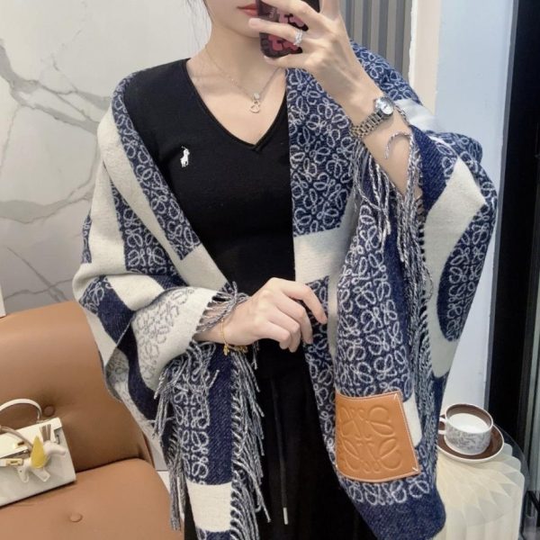 designer,replica,clothing,fake,1:1,lv,luxury,high quality Loewe’s new Khaki Green milk tea camel two-tone wool jacquard blanket shawl (O5COW)