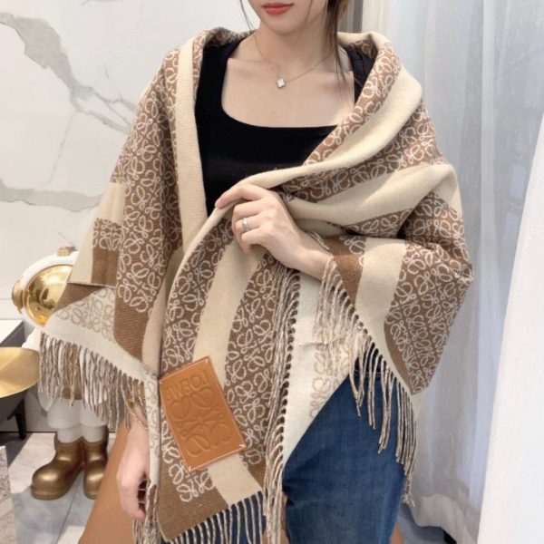 designer,replica,clothing,fake,1:1,lv,luxury,high quality Loewe’s new Khaki Green milk tea camel two-tone wool jacquard blanket shawl (WY83J)
