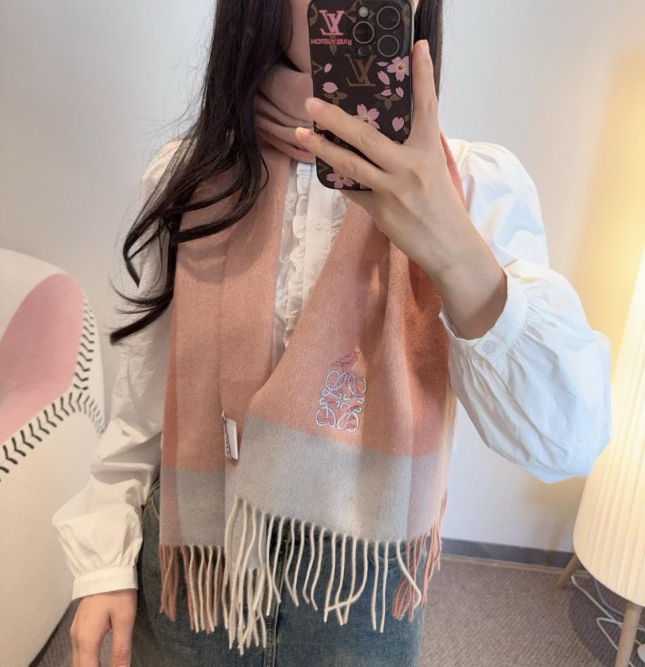 designer,replica,clothing,fake,1:1,lv,luxury,high quality Loewe’s gentle reversible scarf (KJNAR) designer,replica,clothing,fake,1:1,lv,luxury,high quality Loewe’s gentle reversible scarf (KJNAR)