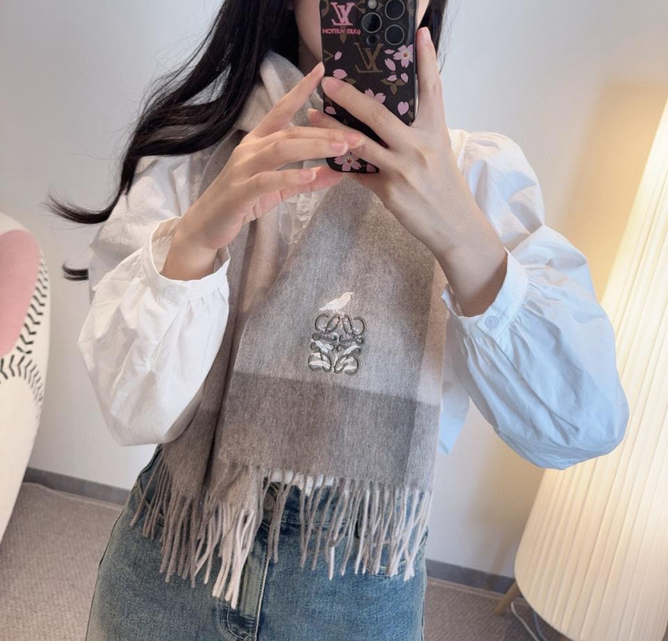 designer,replica,clothing,fake,1:1,lv,luxury,high quality Loewe’s gentle reversible scarf (N2MTJ) designer,replica,clothing,fake,1:1,lv,luxury,high quality Loewe’s gentle reversible scarf (N2MTJ)