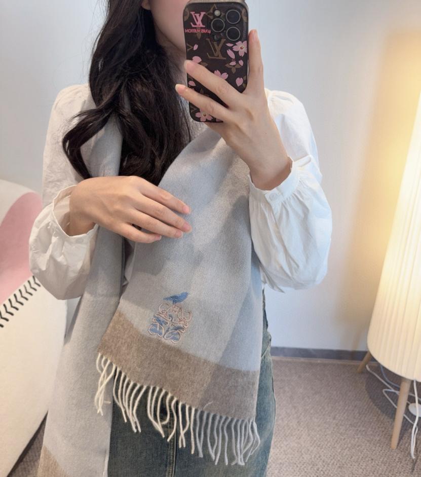 designer,replica,clothing,fake,1:1,lv,luxury,high quality Loewe’s gentle reversible scarf (U3BMZ) designer,replica,clothing,fake,1:1,lv,luxury,high quality Loewe’s gentle reversible scarf (U3BMZ)