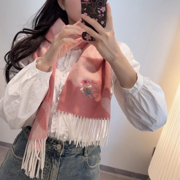 designer,replica,clothing,fake,1:1,lv,luxury,high quality Loewe’s gentle reversible scarf (94F40)