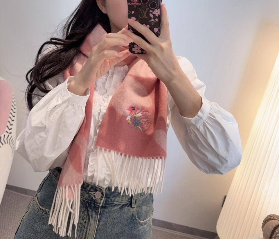 designer,replica,clothing,fake,1:1,lv,luxury,high quality Loewe’s gentle reversible scarf (94F40) designer,replica,clothing,fake,1:1,lv,luxury,high quality Loewe’s gentle reversible scarf (94F40)