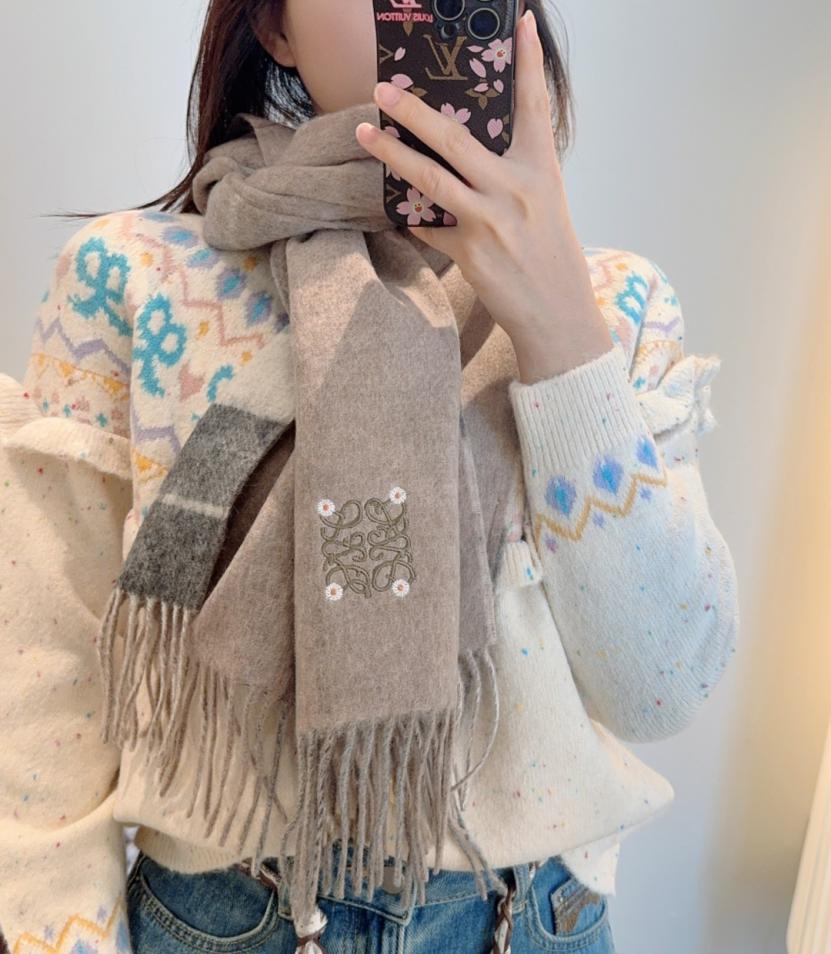 designer,replica,clothing,fake,1:1,lv,luxury,high quality Loewe’s gentle reversible scarf (NUYW1) designer,replica,clothing,fake,1:1,lv,luxury,high quality Loewe’s gentle reversible scarf (NUYW1)