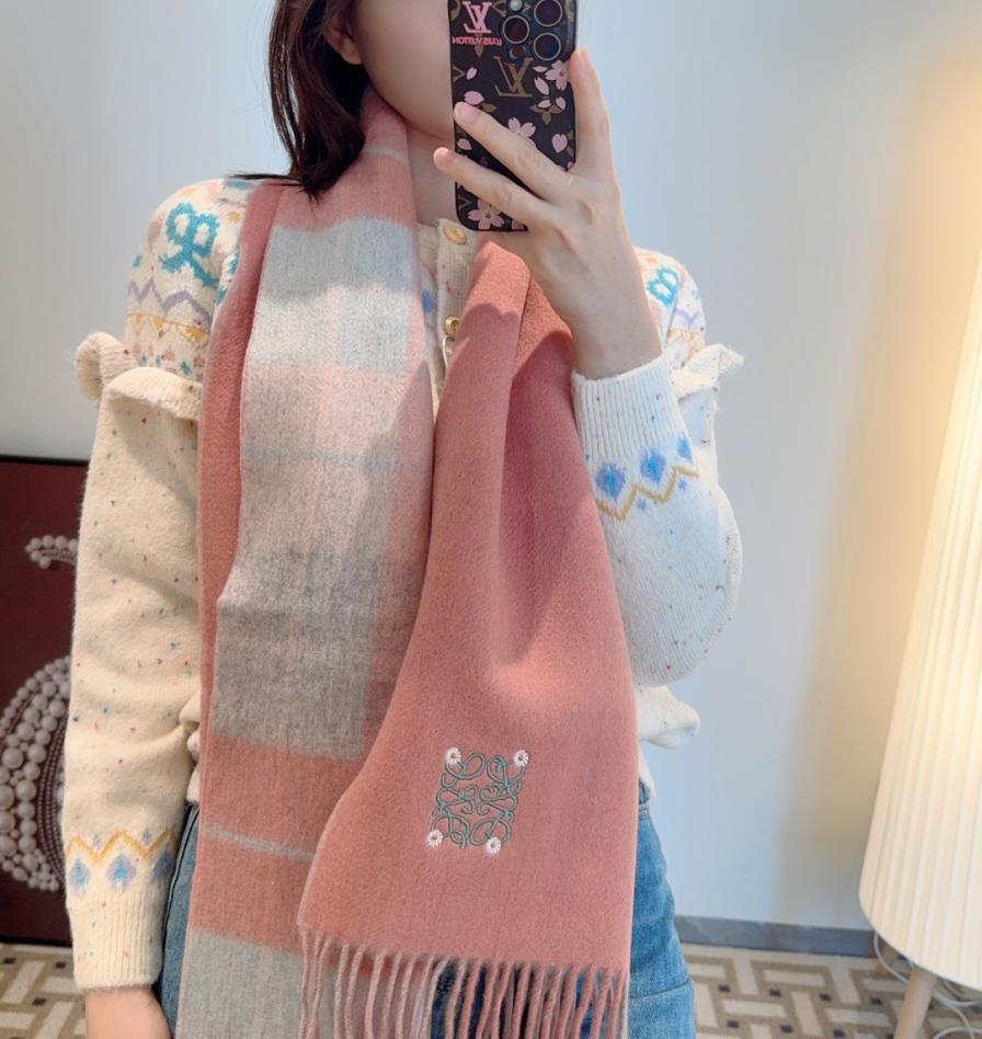 designer,replica,clothing,fake,1:1,lv,luxury,high quality Loewe’s gentle reversible scarf (HIVGW) designer,replica,clothing,fake,1:1,lv,luxury,high quality Loewe’s gentle reversible scarf (HIVGW)