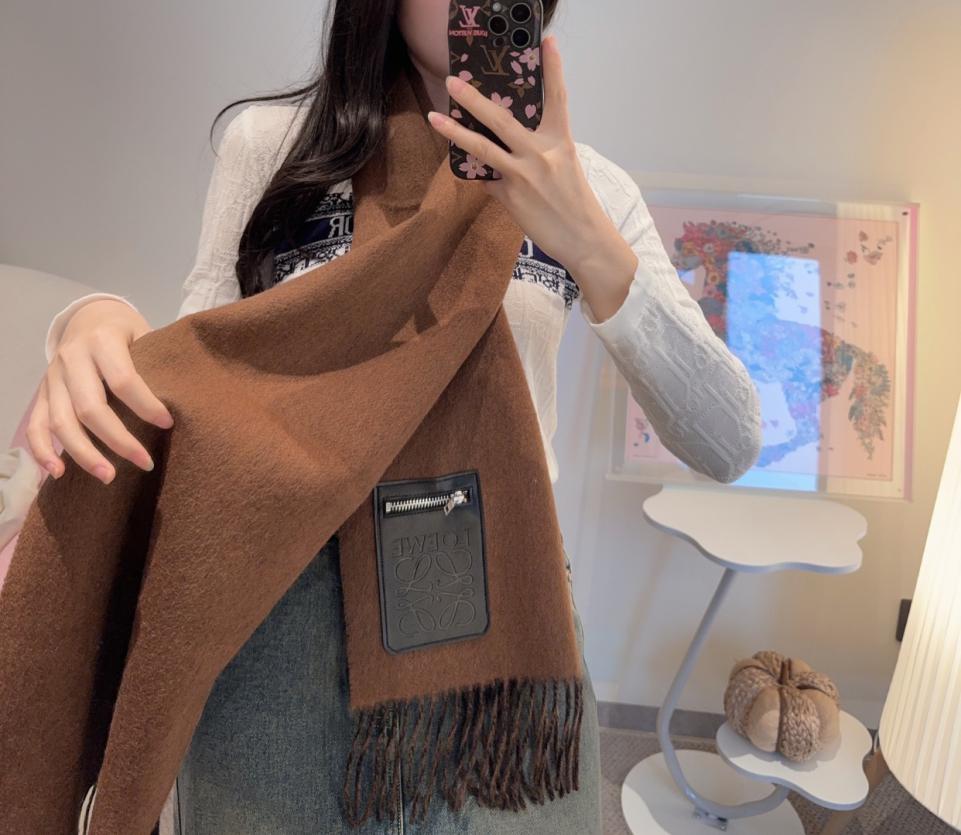 designer,replica,clothing,fake,1:1,lv,luxury,high quality Loewe’s gentle reversible scarf (OEK57) designer,replica,clothing,fake,1:1,lv,luxury,high quality Loewe’s gentle reversible scarf (OEK57)