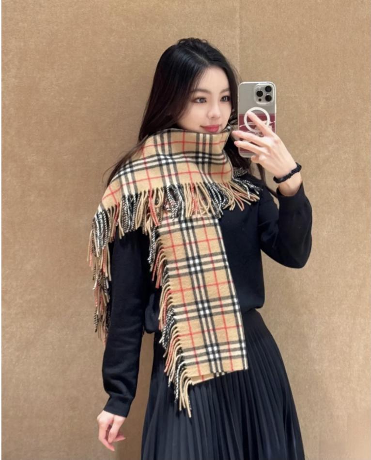 designer,replica,clothing,fake,1:1,lv,luxury,high quality High-quality Burberry centipede scarf, new arrival, top-grade cashmere, unisex, classic check pattern, couple style (GDE7C) designer,replica,clothing,fake,1:1,lv,luxury,high quality High-quality Burberry centipede scarf, new arrival, top-grade cashmere, unisex, classic check pattern, couple style (GDE7C)