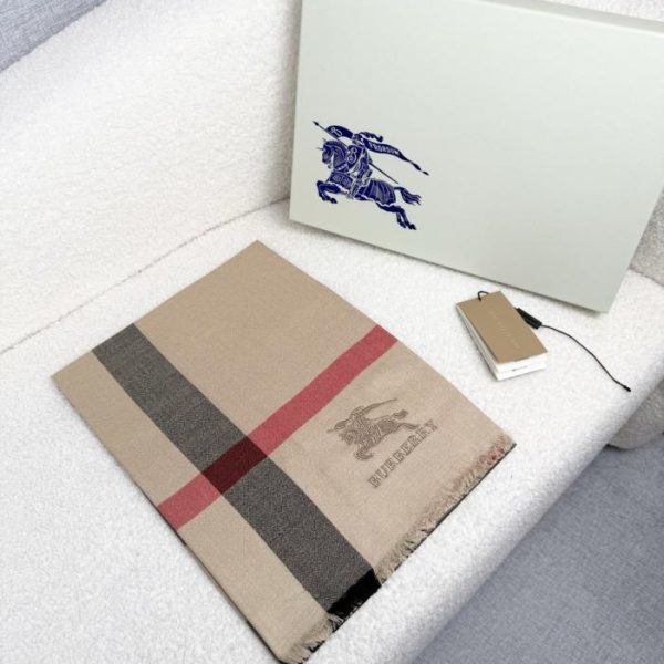 designer,replica,clothing,fake,1:1,lv,luxury,high quality Burberry Classic Camel Color: Thin Diamond Pattern Velvet Scarf (D6W0V)