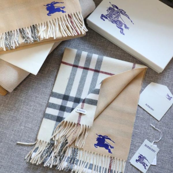 designer,replica,clothing,fake,1:1,lv,luxury,high quality Burberry’s latest double-sided cashmere check scarf with embroidery, print, and jacquard (6WOLQ).