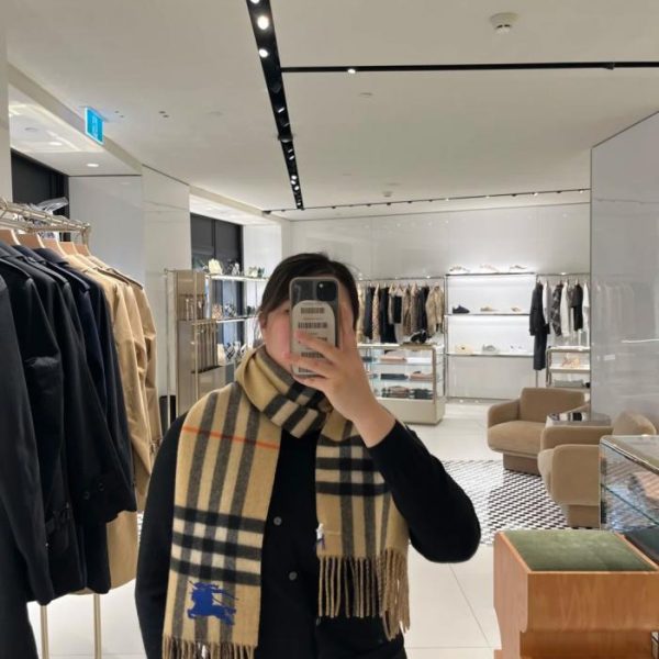 designer,replica,clothing,fake,1:1,lv,luxury,high quality Burberry’s latest double-sided cashmere check scarf with embroidery, print, and jacquard (NXID3)