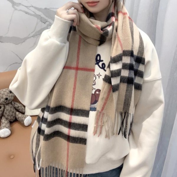designer,replica,clothing,fake,1:1,lv,luxury,high quality Burberry’s classic cashmere check scarf (A7HOQ)