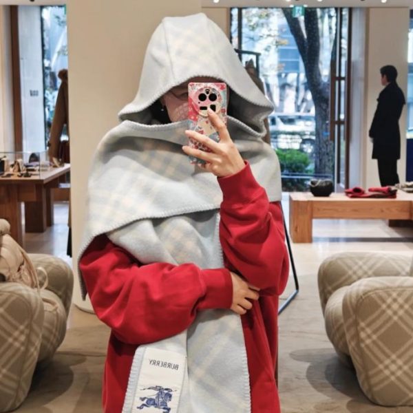 designer,replica,clothing,fake,1:1,lv,luxury,high quality Burberry cashmere and wool blend scarf (with hood) (03NBH)