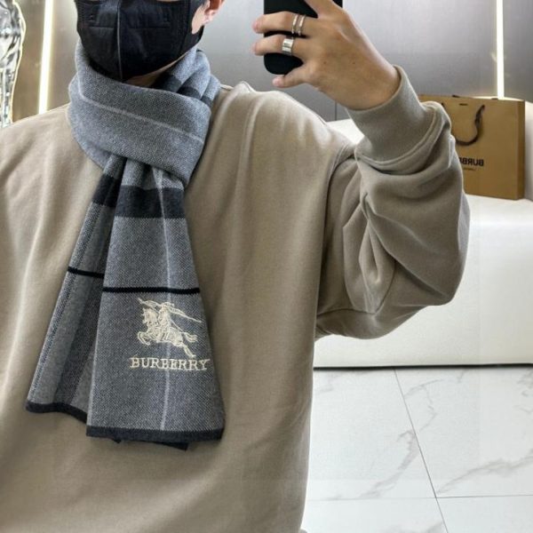 designer,replica,clothing,fake,1:1,lv,luxury,high quality Burberry premium men’s scarf in classic equestrian check (RHQVL)
