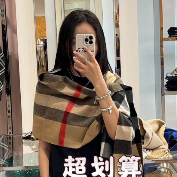 designer,replica,clothing,fake,1:1,lv,luxury,high quality Burberry Men’s and Women’s Scarves (UAT5C)