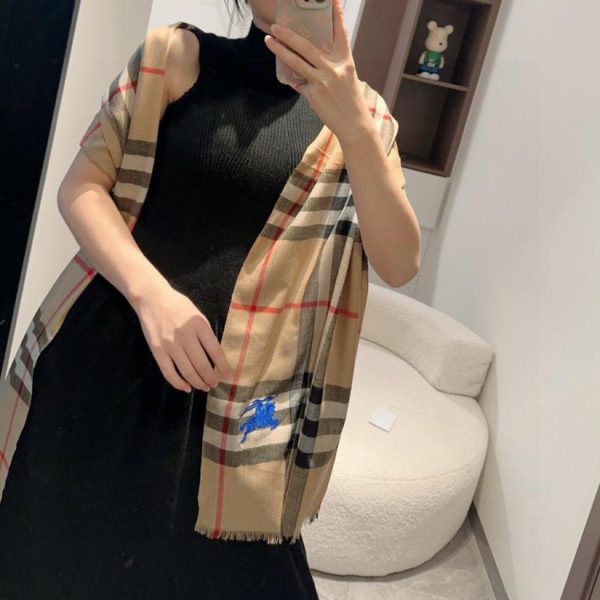 designer,replica,clothing,fake,1:1,lv,luxury,high quality Burberry classic ultra-thin cashmere check shawl (QR4F0), same style as in boutiques.