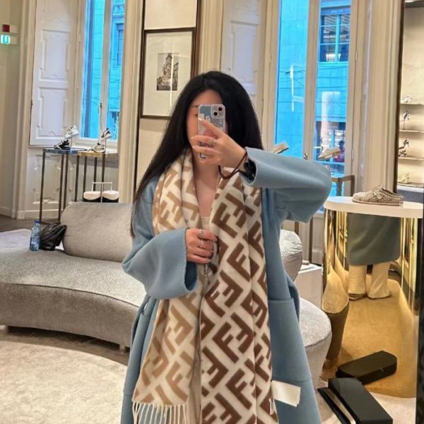 designer,replica,clothing,fake,1:1,lv,luxury,high quality Fendi’s latest original cashmere gradient scarf (BEJMA)