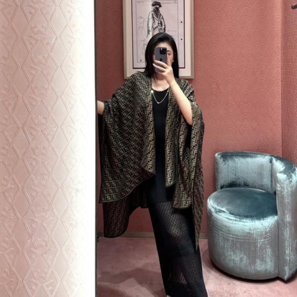 designer,replica,clothing,fake,1:1,lv,luxury,high quality Fendi shawl with classic FF logo all-over print (5XB9Y)