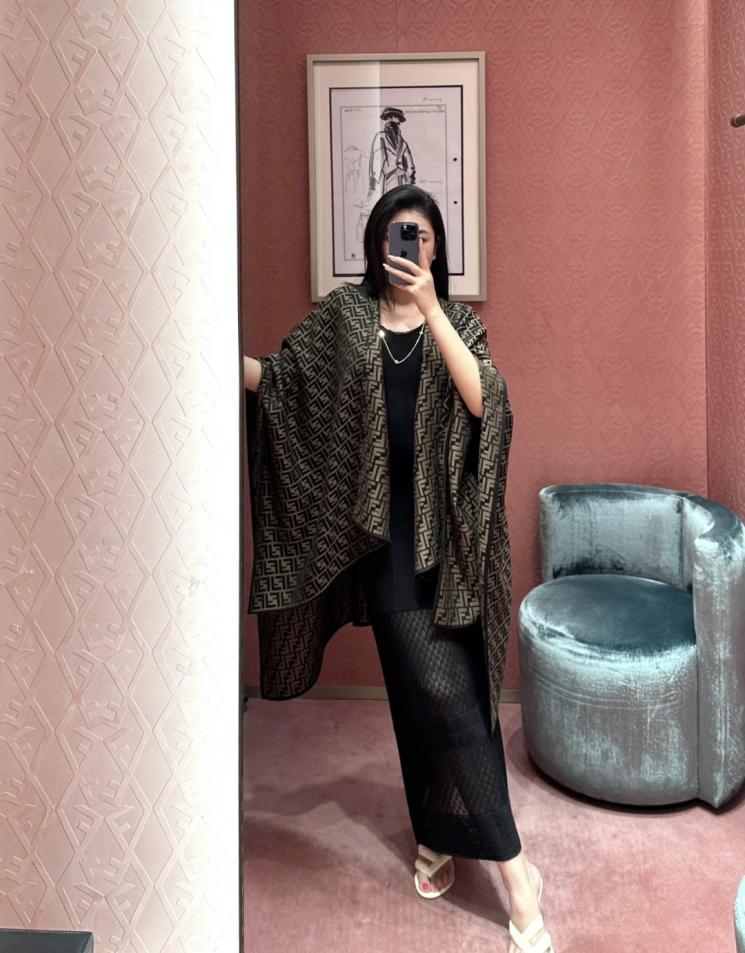 designer,replica,clothing,fake,1:1,lv,luxury,high quality Fendi shawl with classic FF logo all-over print (5XB9Y) designer,replica,clothing,fake,1:1,lv,luxury,high quality Fendi shawl with classic FF logo all-over print (5XB9Y)