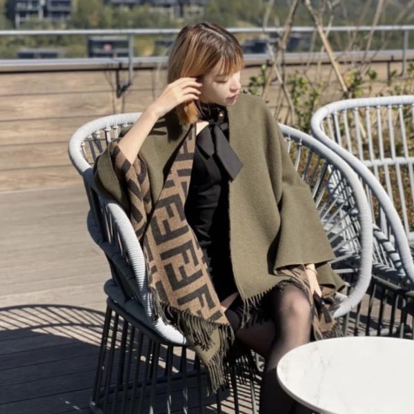 designer,replica,clothing,fake,1:1,lv,luxury,high quality [High Quality] Fendi Heavyweight FF Letter Element Wool Cape, New Color Available (EYACI)