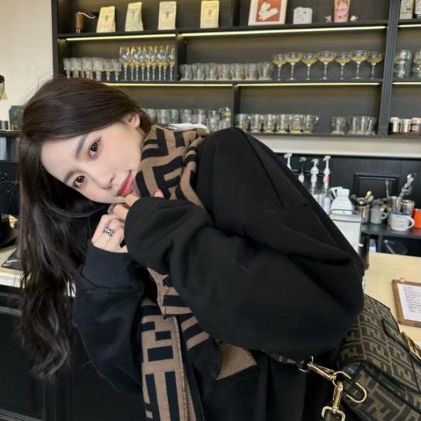 designer,replica,clothing,fake,1:1,lv,luxury,high quality FENDI FF Premium Version Couple Scarf (RJULK)