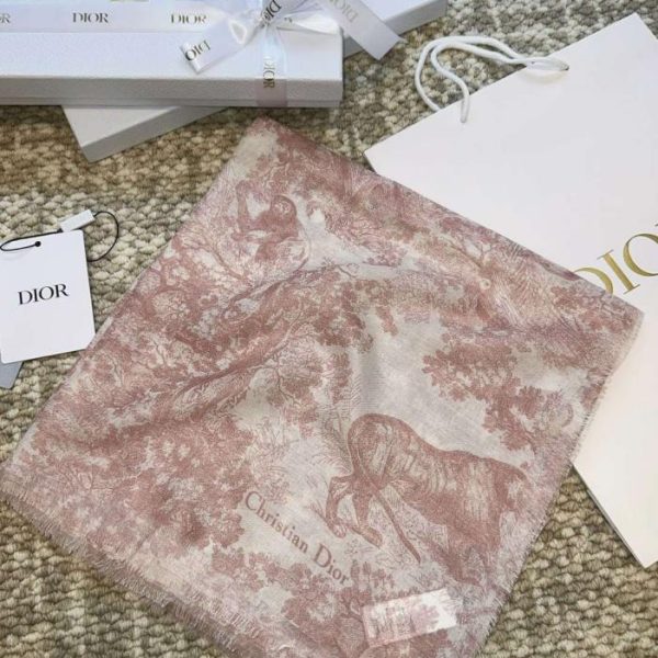 designer,replica,clothing,fake,1:1,lv,luxury,high quality Dior’s new UMMO9 animal-themed jungle silk cashmere scarf/shawl.
